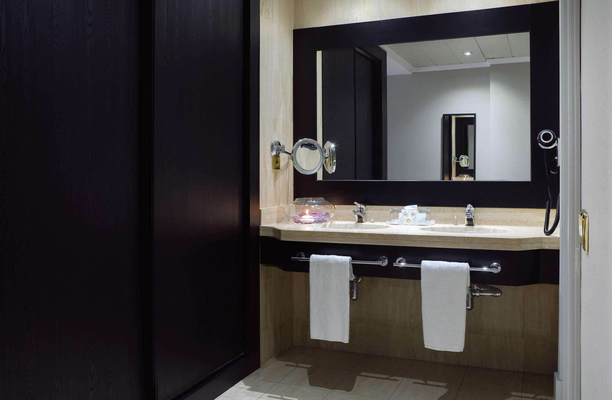 Oca Puerta Del Camino Hotel سانتياغو دي كومبوستيلا المظهر الخارجي الصورة