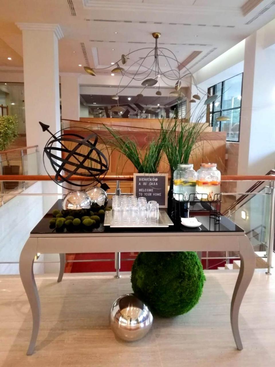 Oca Puerta Del Camino Hotel سانتياغو دي كومبوستيلا المظهر الخارجي الصورة
