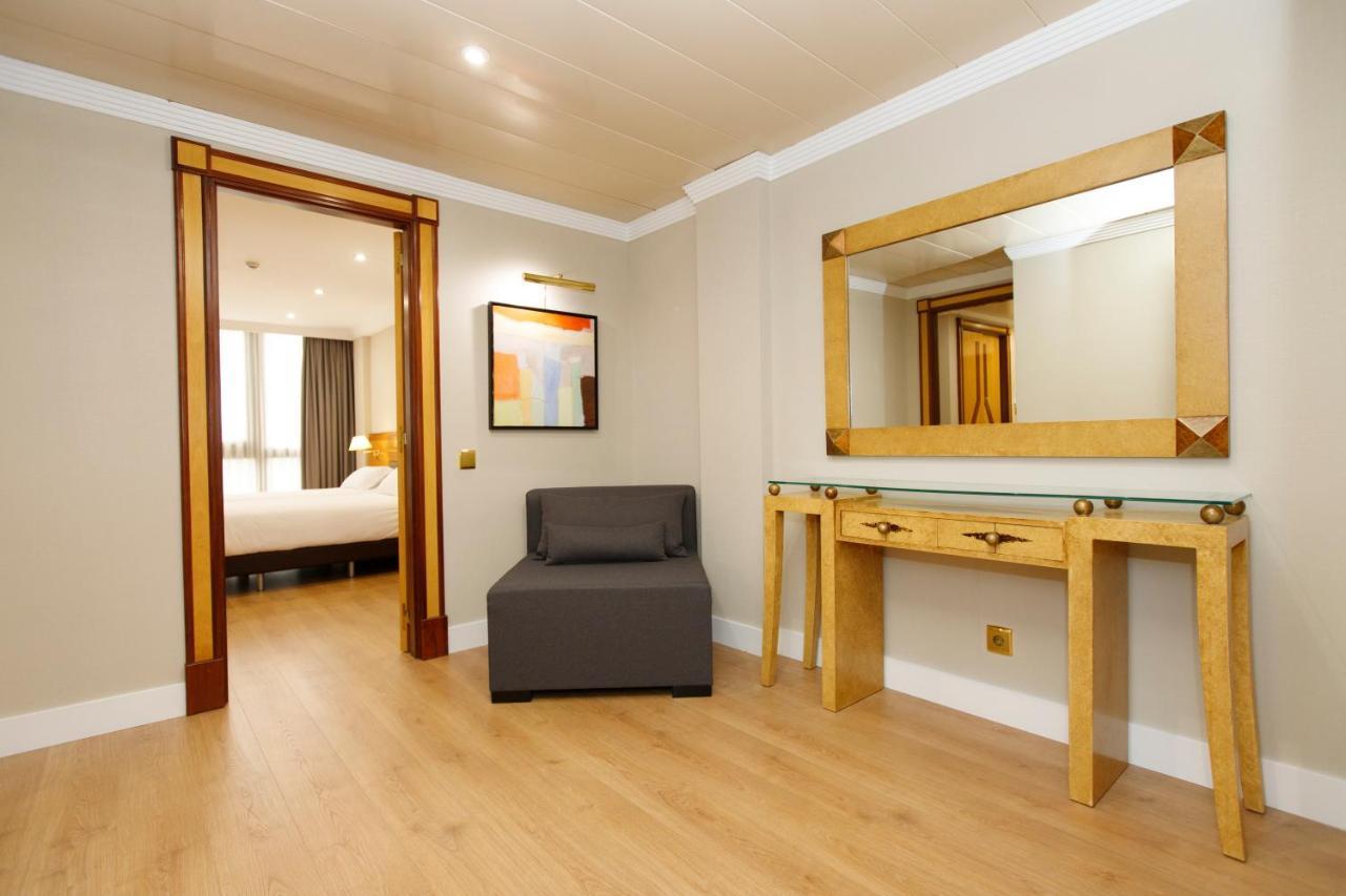 Oca Puerta Del Camino Hotel سانتياغو دي كومبوستيلا المظهر الخارجي الصورة