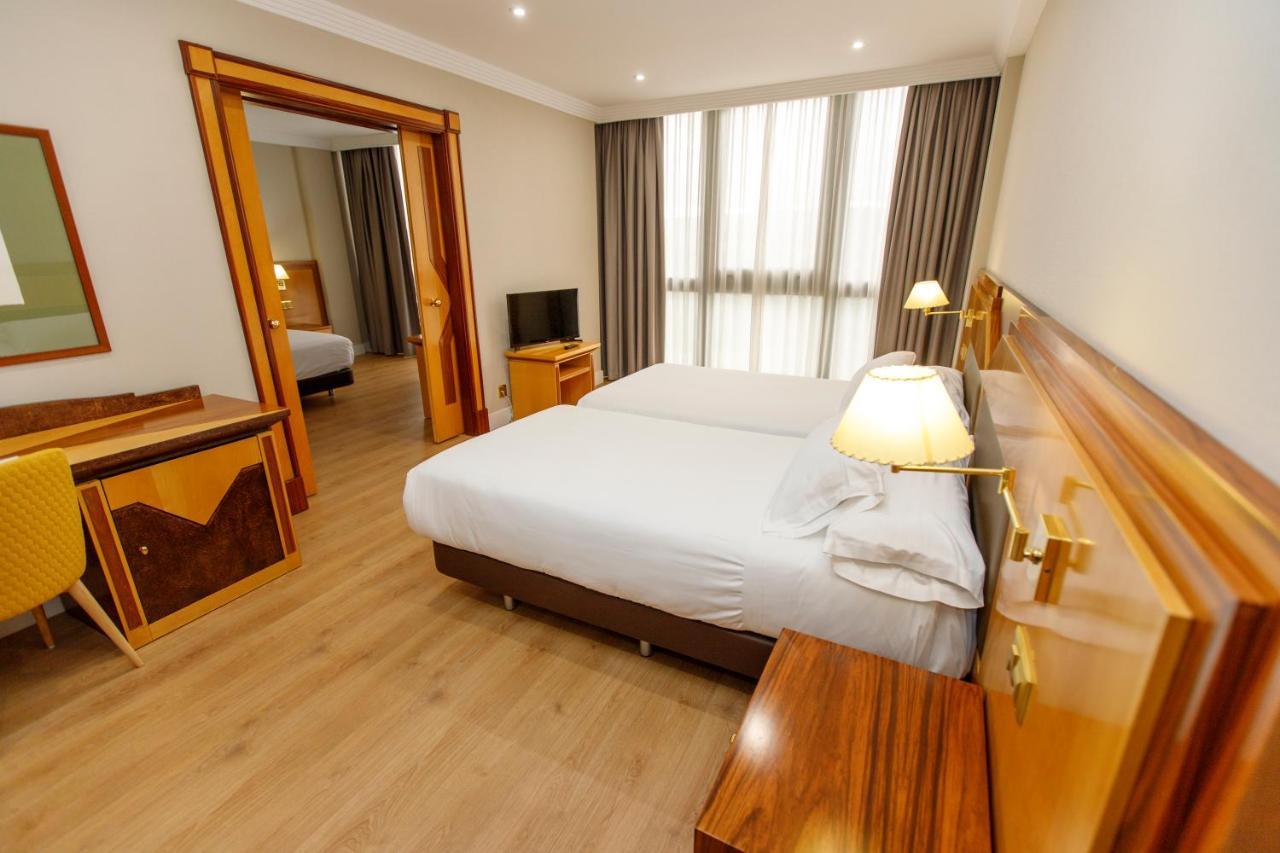 Oca Puerta Del Camino Hotel سانتياغو دي كومبوستيلا المظهر الخارجي الصورة